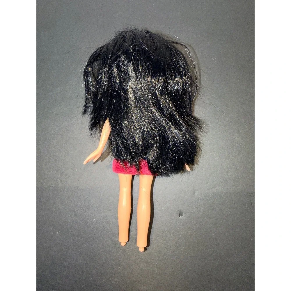 MGA Bratz Jade Doll Black Hair Red Glitter Top Denim Pink Fur Skirt Y2K Fashion